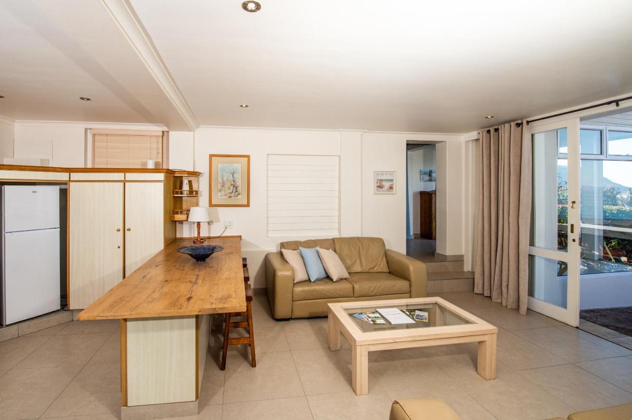 Appartamento A Whale Of A Time Fish Hoek Esterno foto